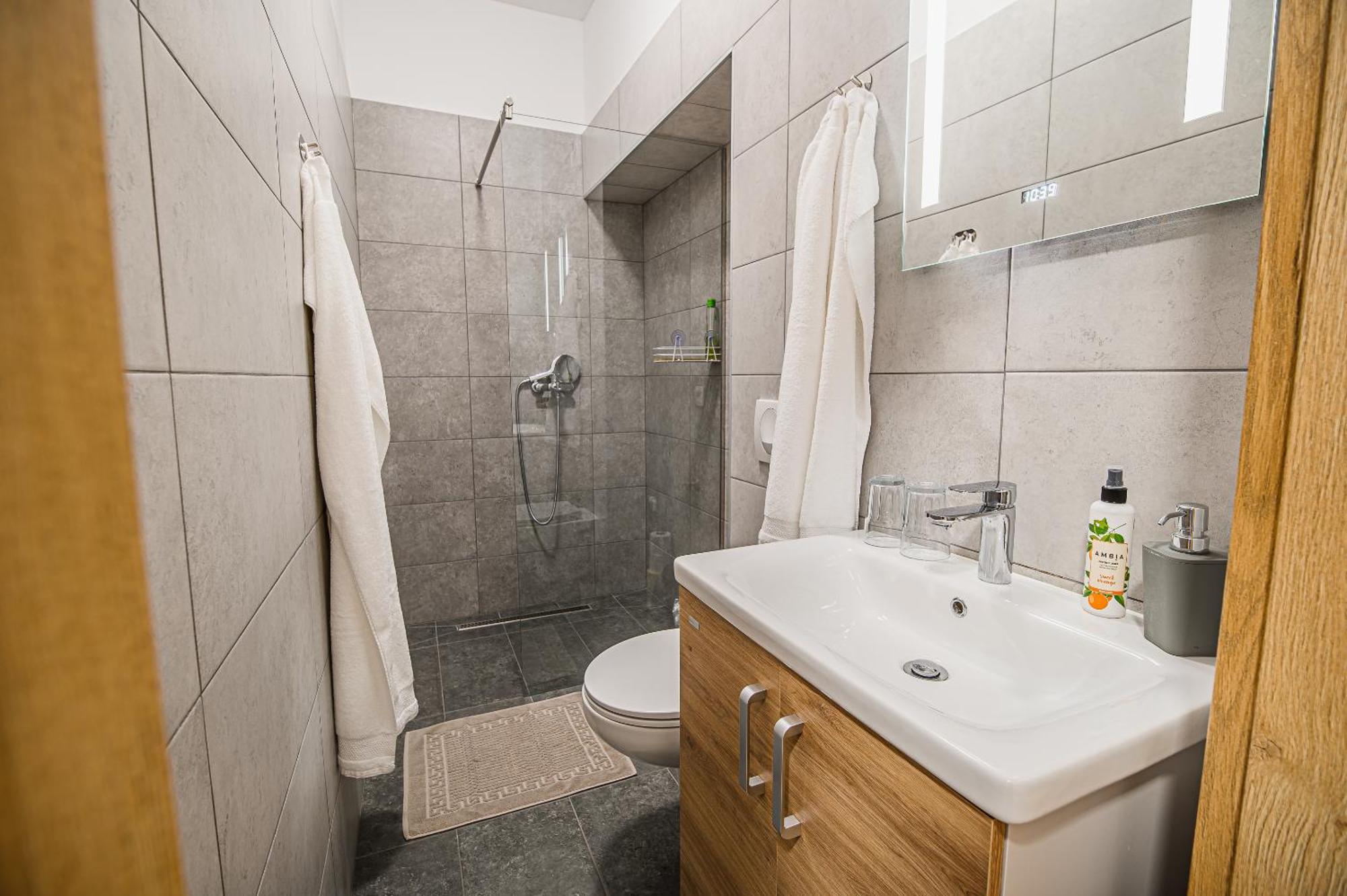 Guesthouse Pr'Sefu Brezice Ruang foto